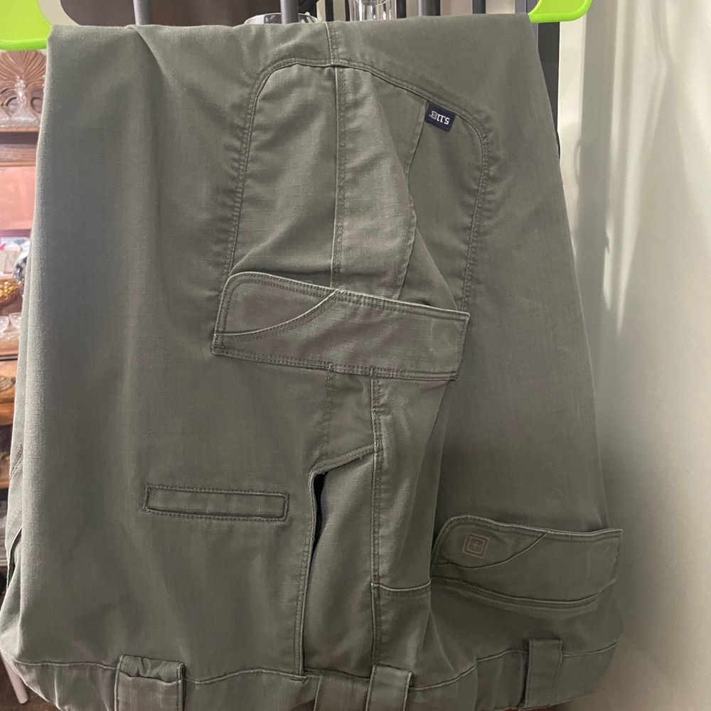 5.11 Tactical Pants size 44/32. LNC